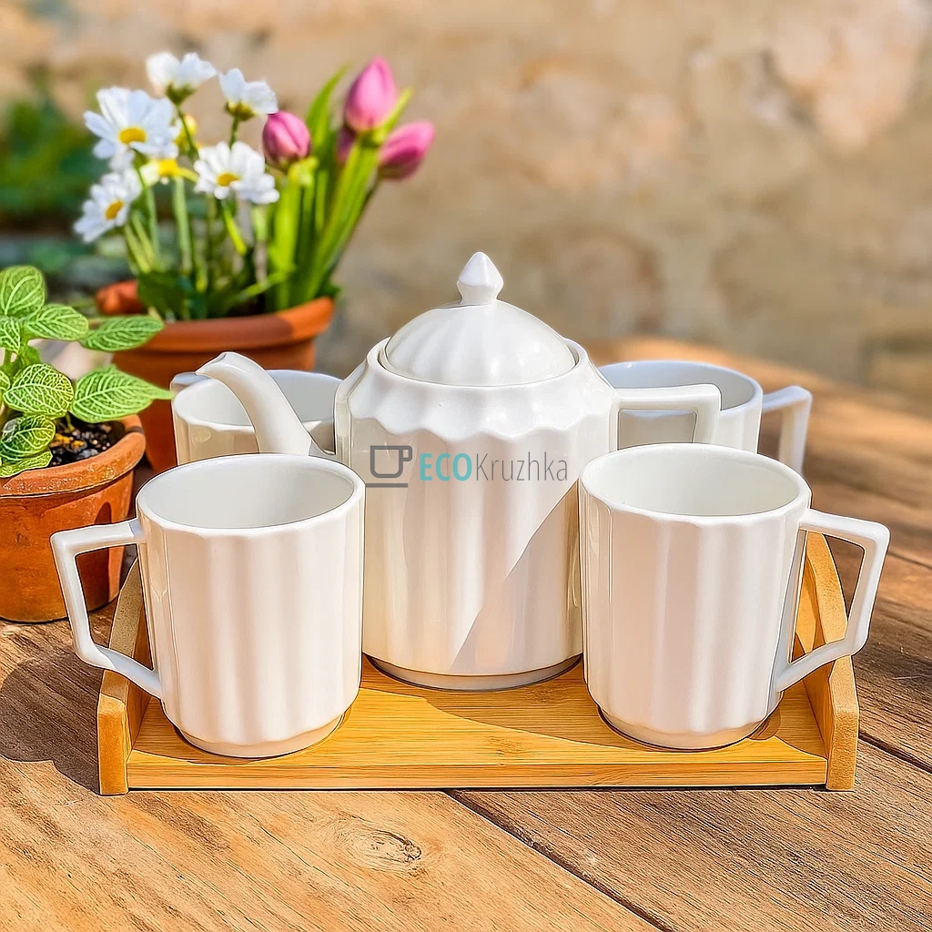 Чайний фарфоровий набір на бамбуковому підносі: чайник 900мл та 4 кружки 300мл 289-387