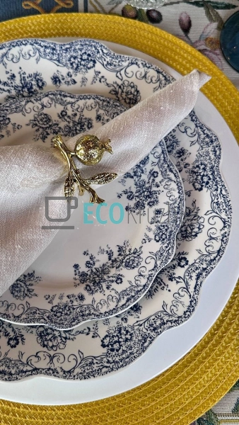 Порцелянова обідня тарілка 