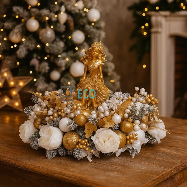 Новорічний вінок "Дівчинка", прикрашений гілками хвої, я ...