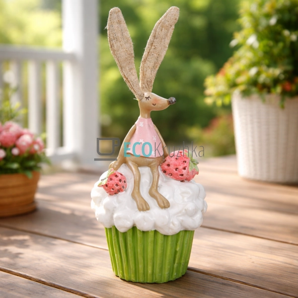 Декоративна статуетка Зайчик на капкейці (831-898)