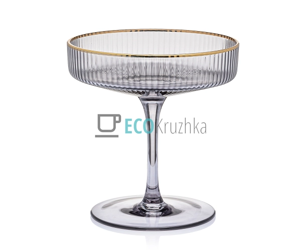 Байланыстағы жігіттің траннилердің трахниясын көру